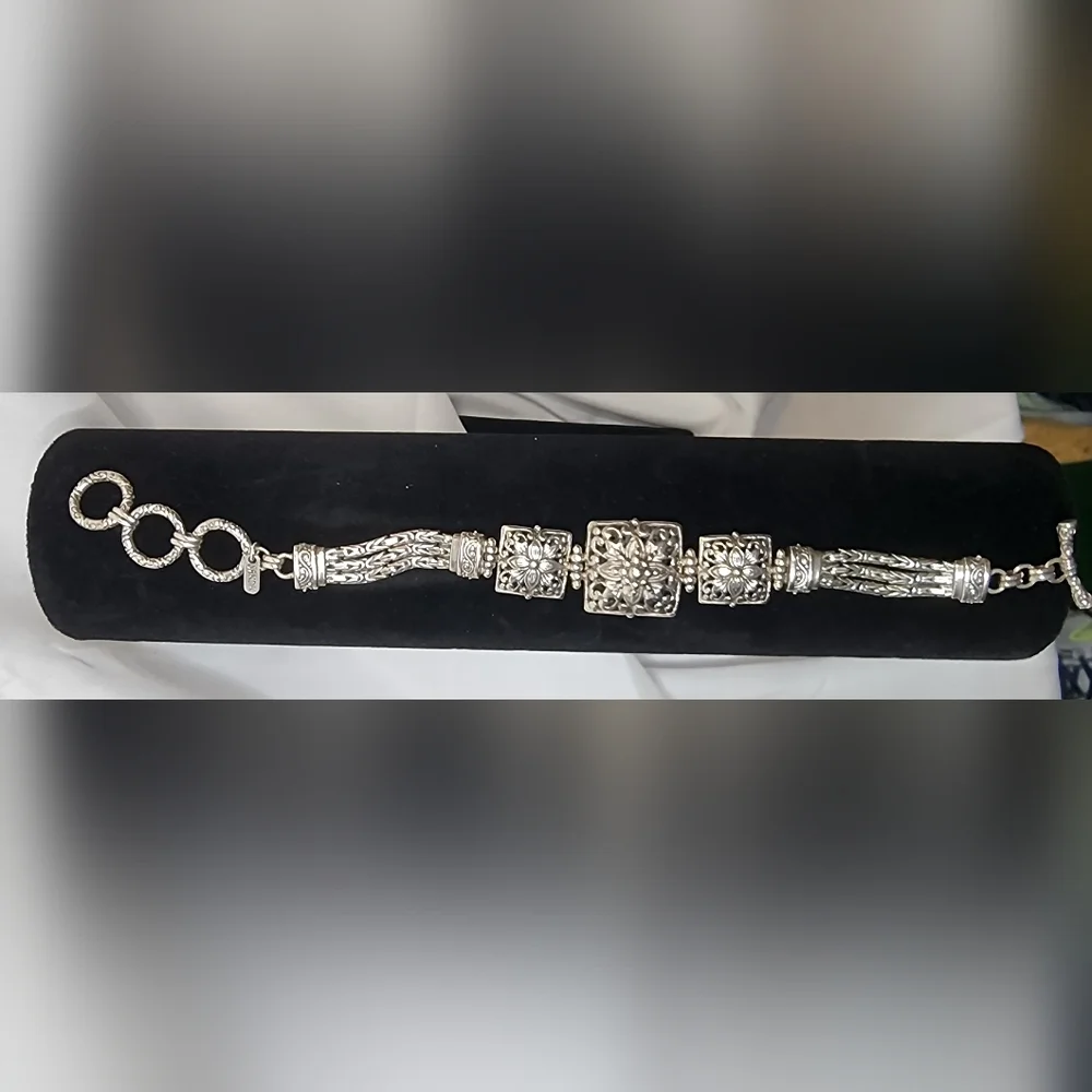Sarda sterling silver floral panel toggle bracelet.